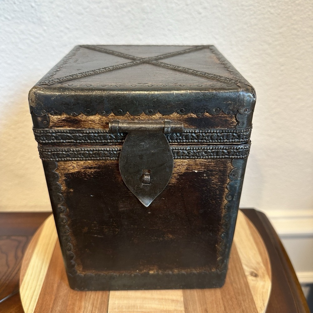 Vintage Wooden Trinket Keepsakes Box 7.75 Inch Patina Metal Trim‎ Accent Ornate